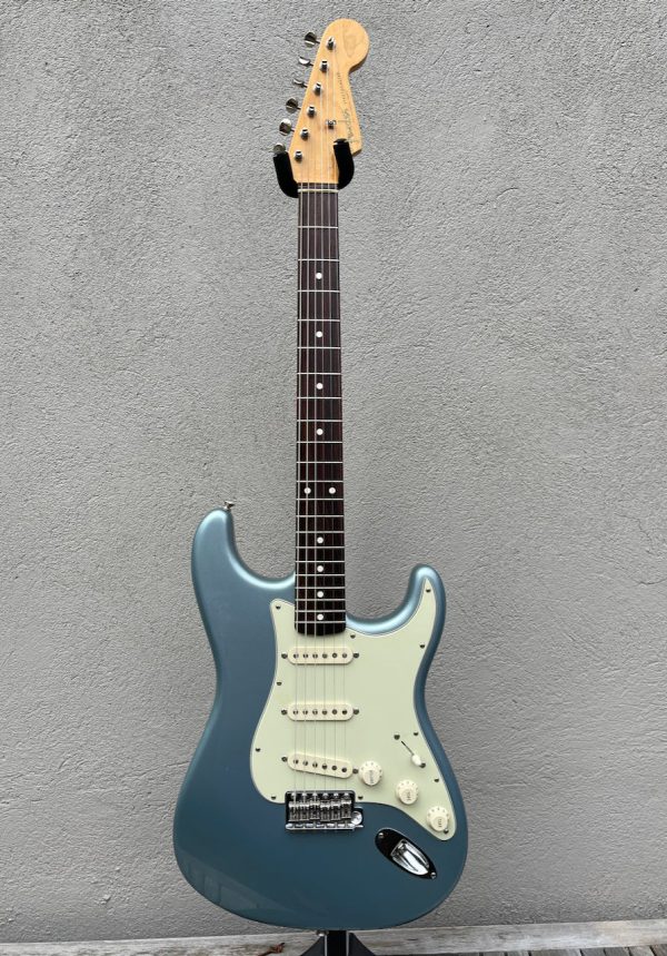 2001 Fender American Vintage  62 Stratocaster Ice Blue Metallic Discount