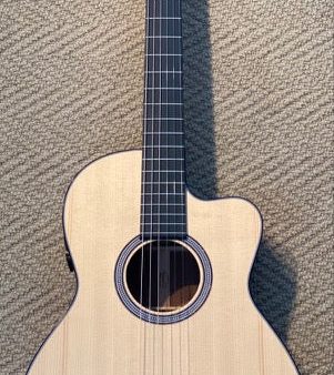 2013 Martin 000c Nylon String Acoustic-Electric Guitar - Natural For Sale