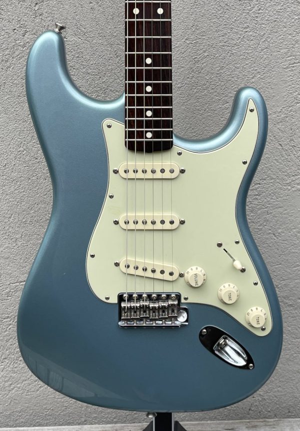 2001 Fender American Vintage  62 Stratocaster Ice Blue Metallic Discount